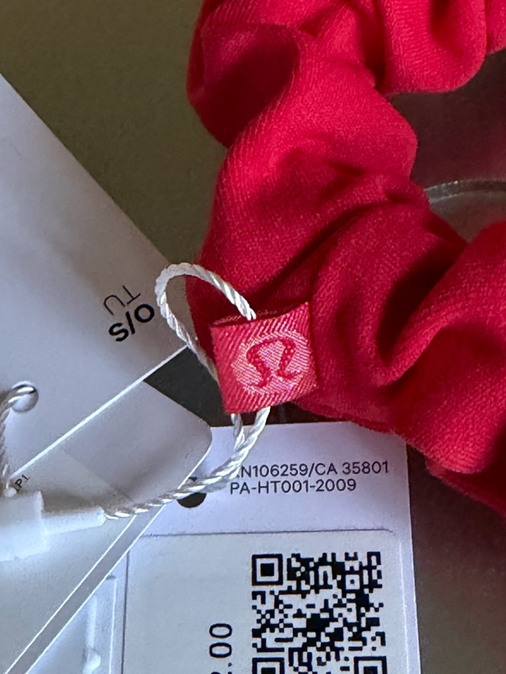 LULULEMON Uplifting Scrunchie True Red NWT - Picture 10 of 11